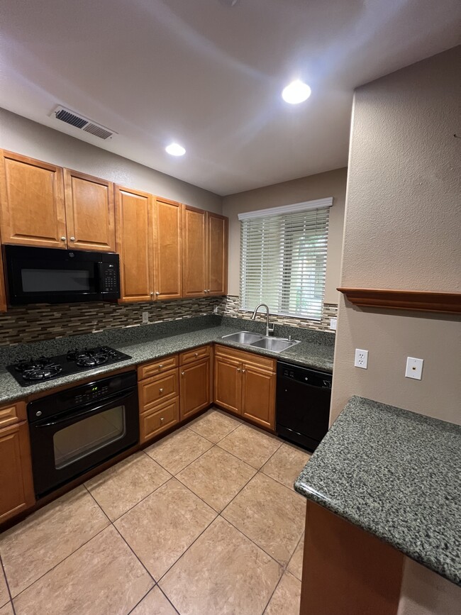 Foto del edificio - 30505 Canyon Hills Rd