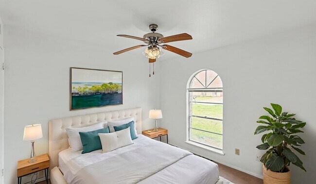 Foto del edificio - 130 Astoria Dr