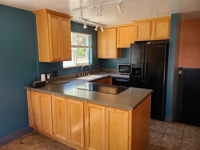 Building Photo - 2048 E Rolling Knolls Way