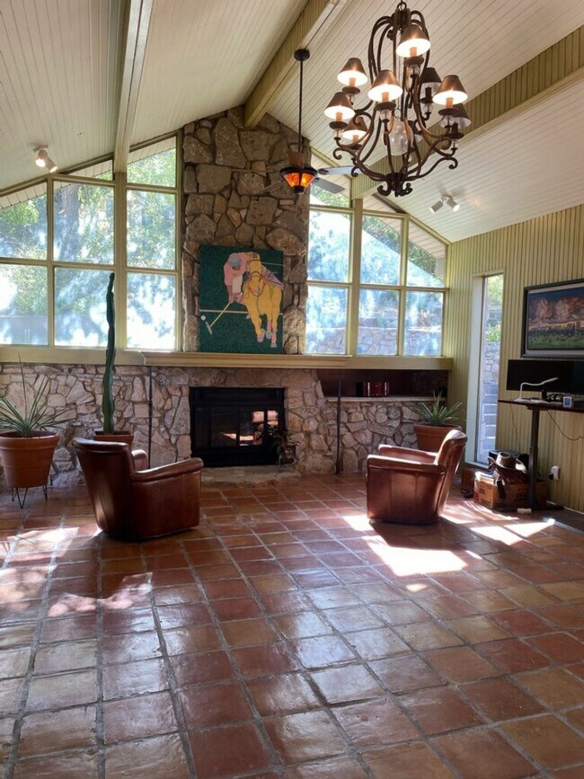 Foto del edificio - Gorgeous Home for Lease