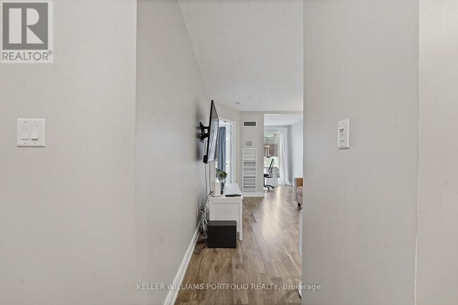 Building Photo - 222 The Esplanade