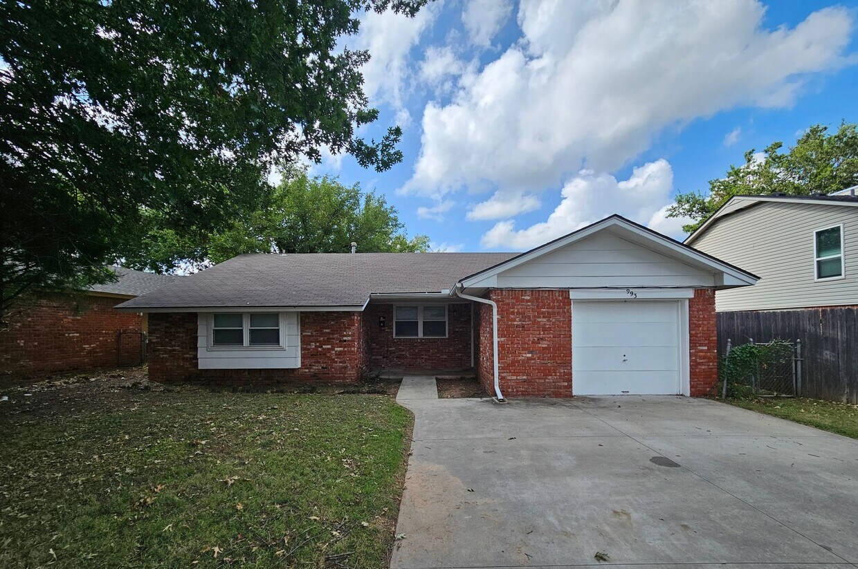 (3) Bed/(2) Bath Avail NOW!! Pet Negotiable! - (3) Bed/(2) Bath Avail NOW!! Pet Negotiable!