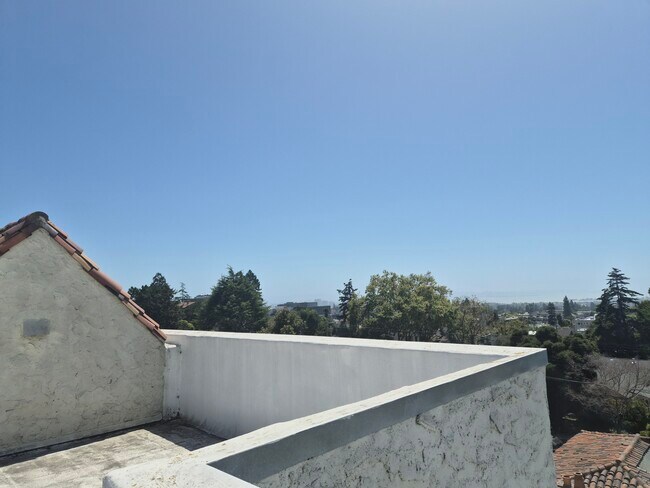 Foto del edificio - 2339 Hilgard Ave