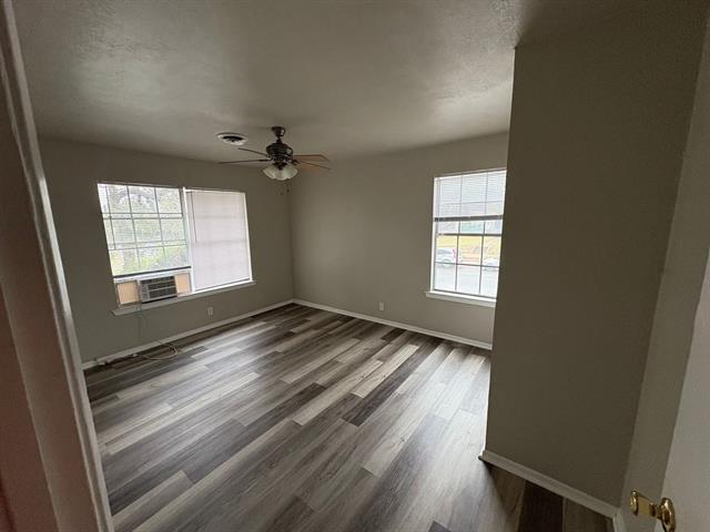 Building Photo - 618 W Sycamore St