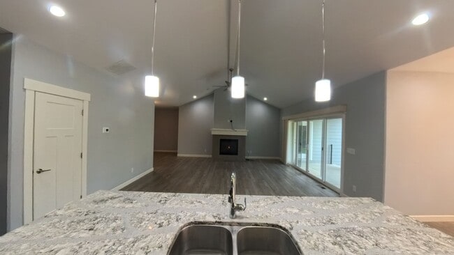 Building Photo - 6892 Baudelaire