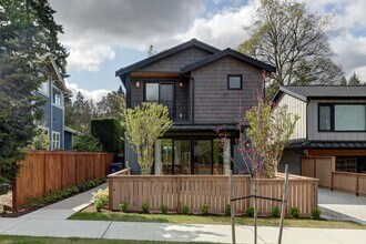Building Photo - 10919 NE 59th St