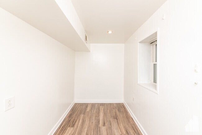 Building Photo - 2863 W Mclean Ave