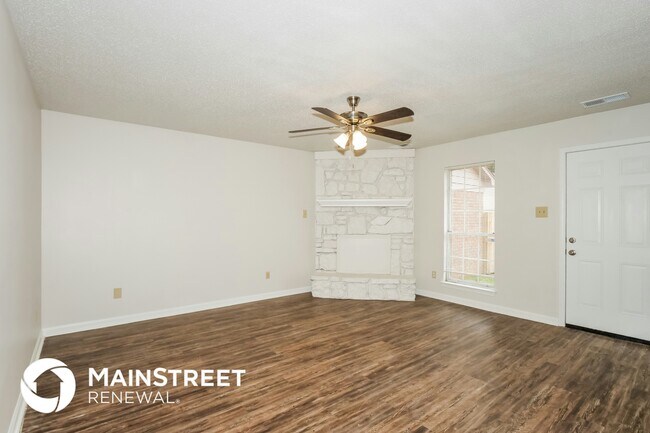 Building Photo - 5530 Oak Branch Cir N