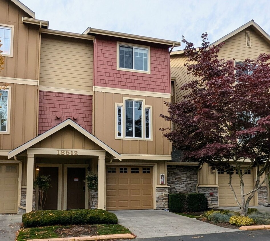 Foto principal - Perfect Location in Lynnwood 3 bed, 2.5 Ba...