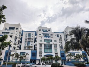 Building Photo - 7600 Collins Ave