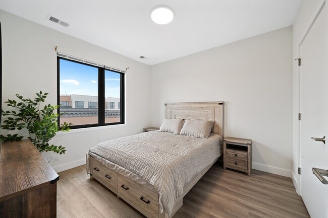 Photo - 49 N Day St Apartment