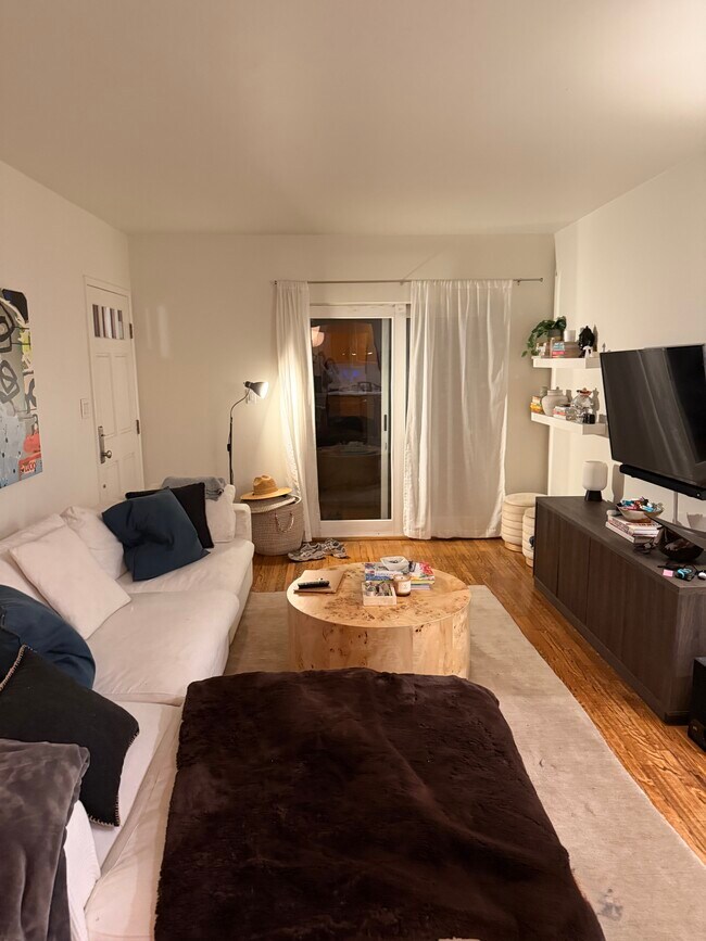 Foto del edificio - 622 Venezia Ave