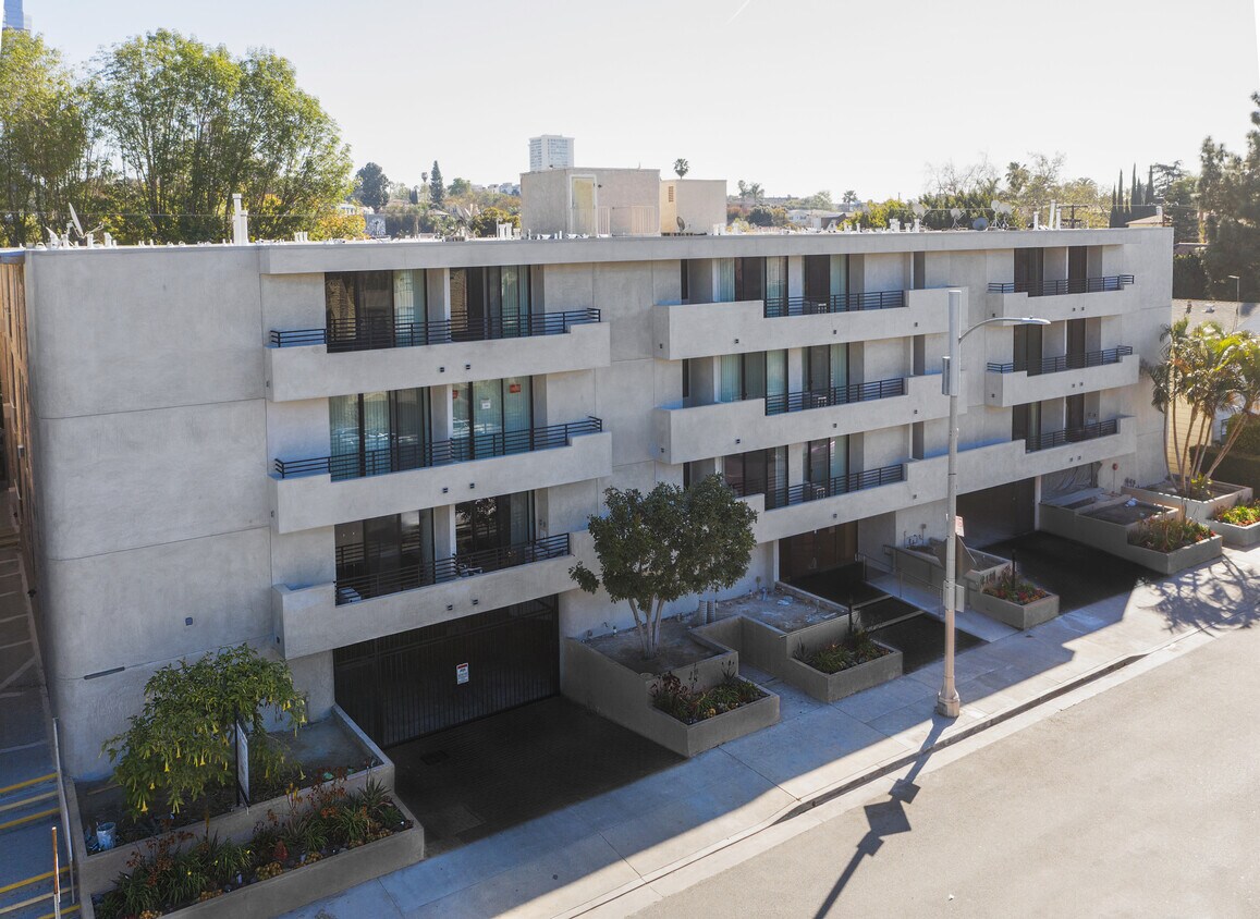 Glen Arbor Villas Apartments in Los Angeles, CA