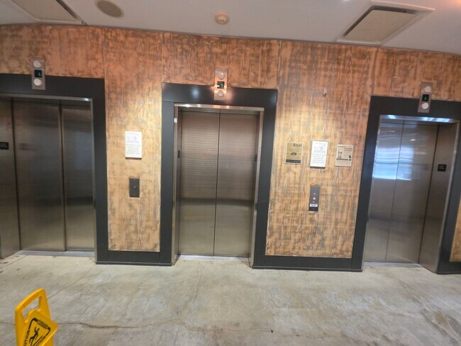 Foto del edificio - Be the first to occupy this renovated 2-bedroom & 2 full bathrooms condominium with lots of ameni...