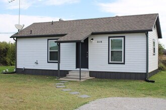 Building Photo - 541 S Allen St