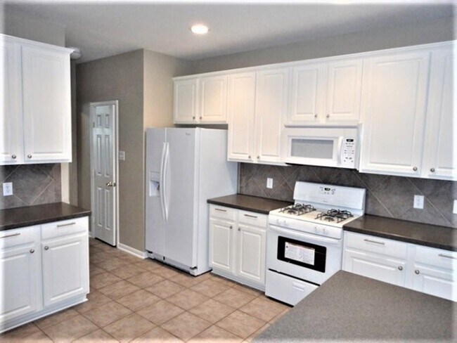 Building Photo - 1627 Buckingham Dr