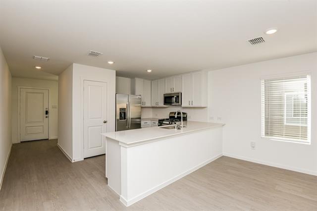 Building Photo - 2700 Mistwood Dr