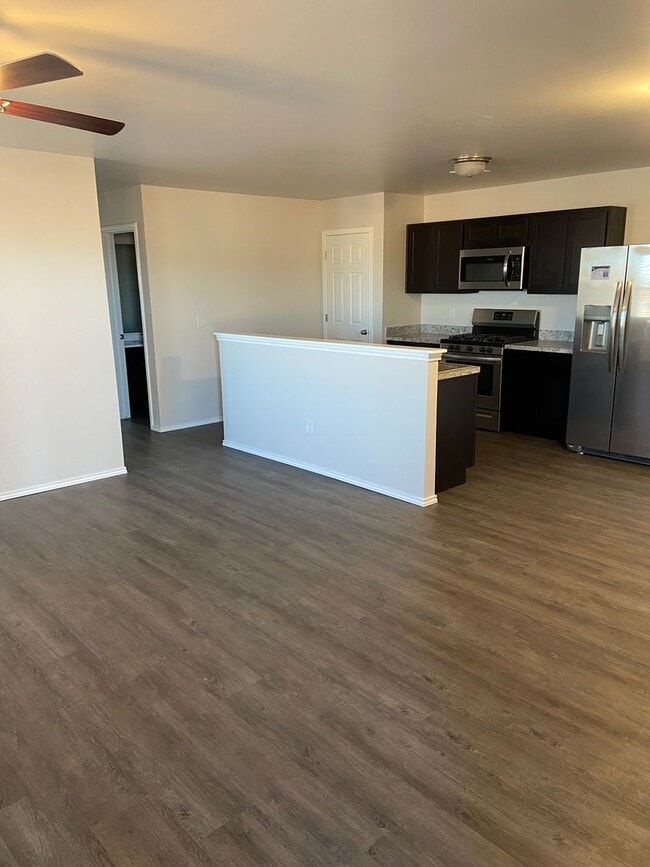 Foto del edificio - Three Bedroom | Two Bath Duplex in Redston...