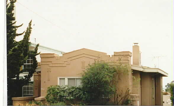 Building Photo - 5347 Broadway