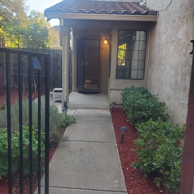 Building Photo - Fantastic Home with 4 Bedrooms in Antioch