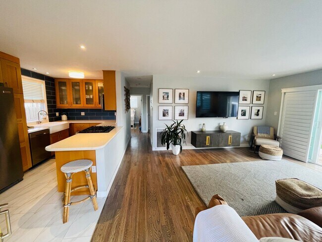 Foto del edificio - Gorgeous IB home with professional Cross-Fit gym!