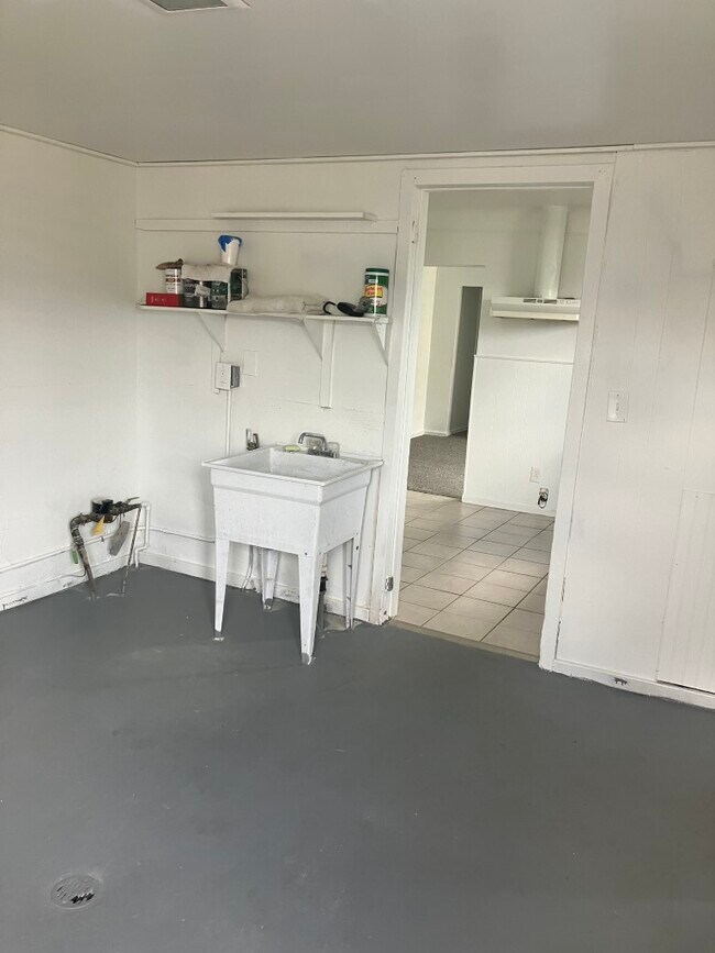 Foto del edificio - 23850 Dormont Ave