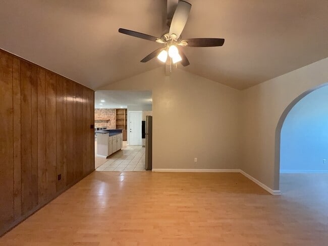 Building Photo - 603 Shelmar Dr