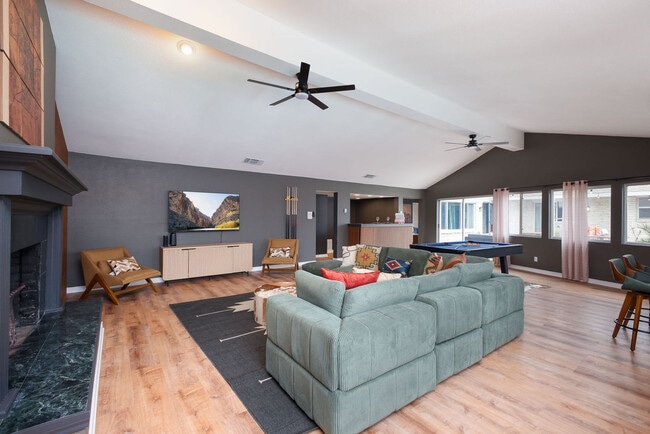 Foto del edificio - 6605 Countess Adria St