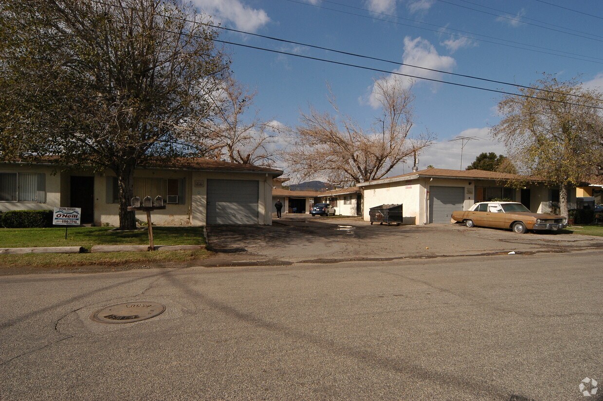 Foto del edificio - 3711-3721 Pioneer Dr