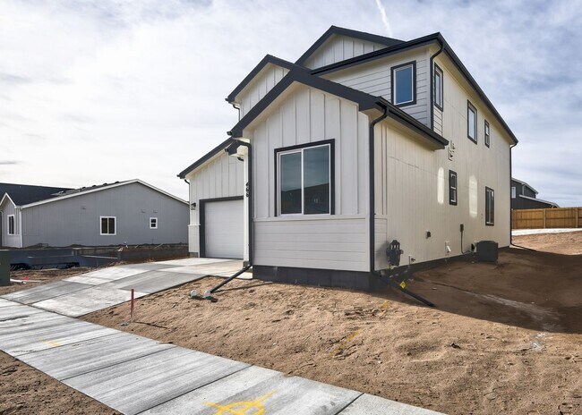Building Photo - New 4 Bed 3 Bath 3 Car Oversized Garage Mi...