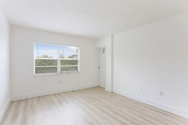 Foto del edificio - 4354 NW 9th Ave