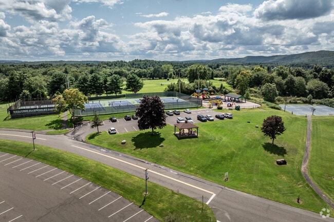 Simsbury Farms Recreation Complex offers a variety of amenities and activities.