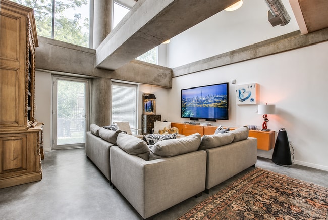 Building Photo - Modern Condo in The Cedars, Dallas with Private Patio | Available for Lease!