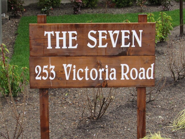 Building Photo - 253 Victoria Rd