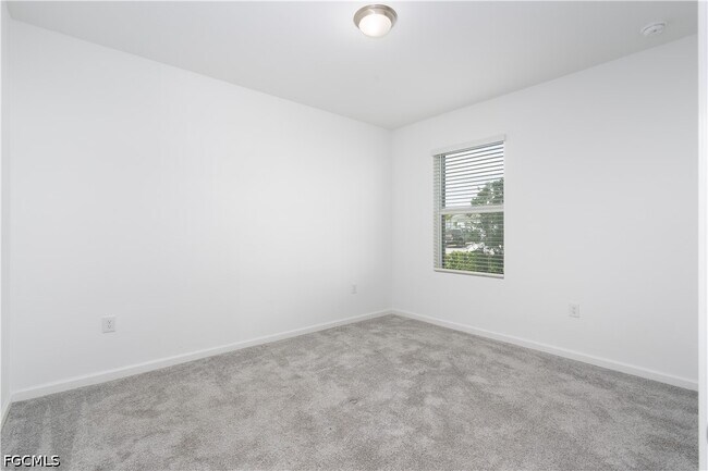 Building Photo - 42380 Cascade Dr