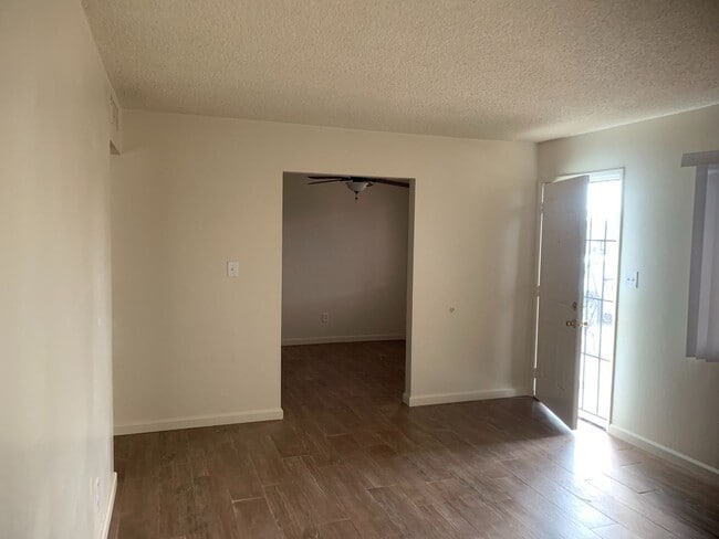 Building Photo - 220 Douglas St