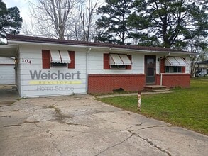 Building Photo - 104 S 13th Ave