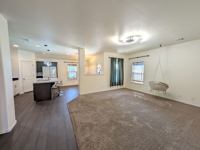 Foto del edificio - Chic 3 bedroom in Jenks with neighborhood park