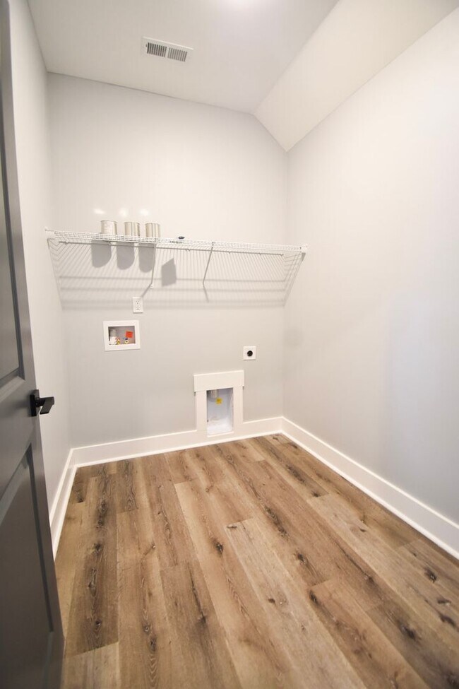 Foto del edificio - 4 Bedroom 3 Bathroom- New Build!