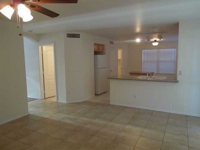 Foto del edificio - 2017 N 128th Dr