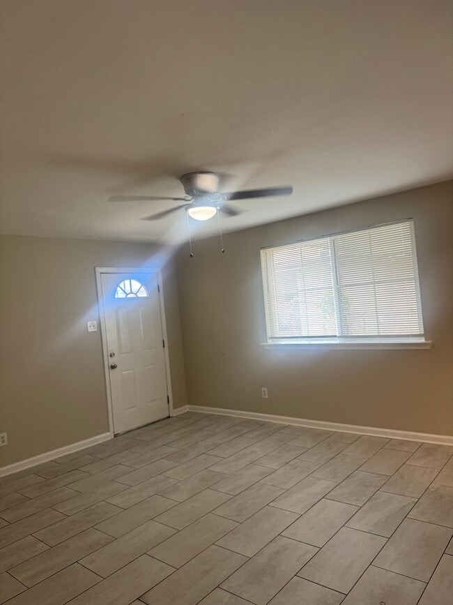 Foto del edificio - 8832 Dinkins St