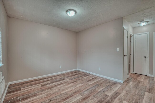 Foto del edificio - 2735 Joyce Ave