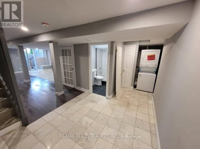 Building Photo - 30 Sweet Briar Ln