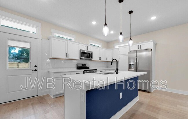Building Photo - 1631 Boulevard