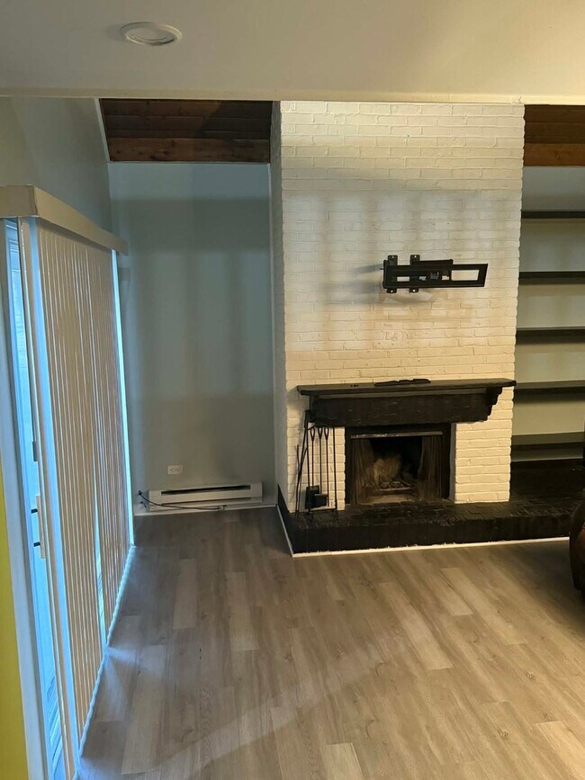 Foto del edificio - 3325 Beacon St