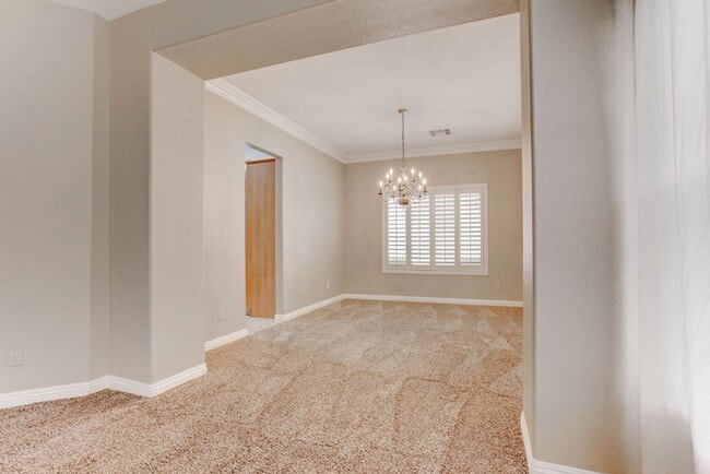 Building Photo - 809 Royal Birch Ln