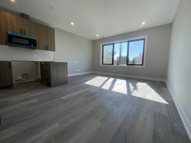 Foto del edificio - 5416 W Belmont Ave