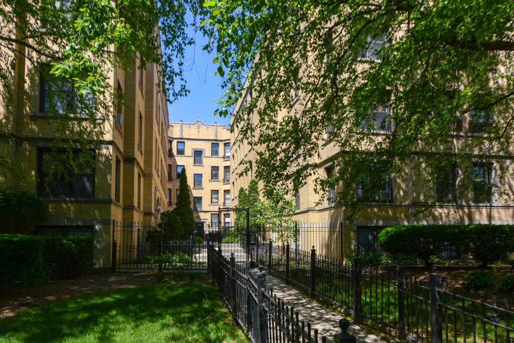 Primary Photo - 4606 N Beacon St
