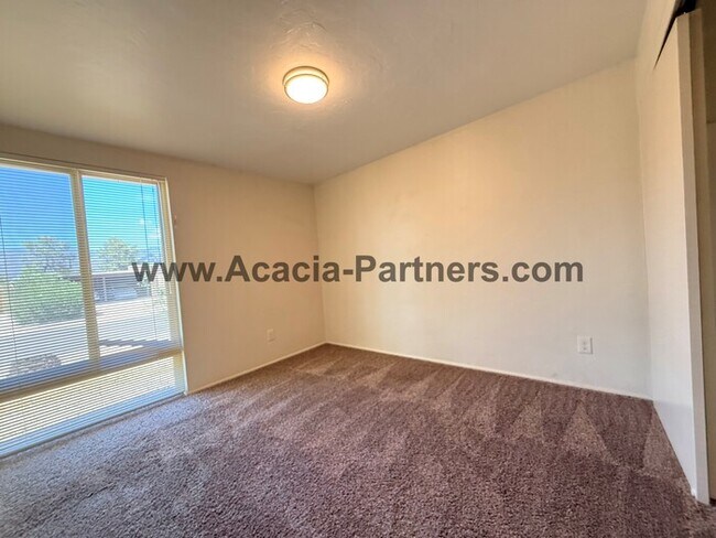 Foto del edificio - Eastside Three Bedroom Home