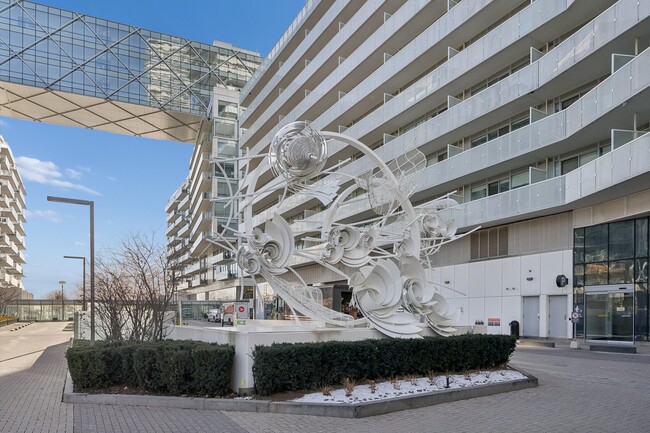 Building Photo - 15 Queens Quay E